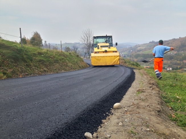 Prace remontowe na drogach naszej gminy.